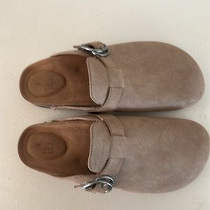 Time & Tru Women’s Clogs Color Tan Size 8 New
